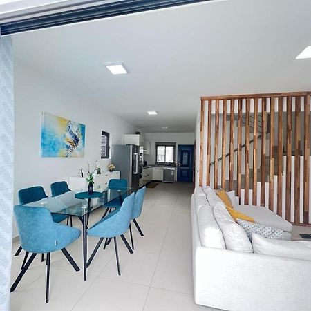 Azure 4 Bedrooms Haven Retreat: Where Tranquility Meets Turquoise Waters, Flic En Flac Mauritius Eksteriør bilde