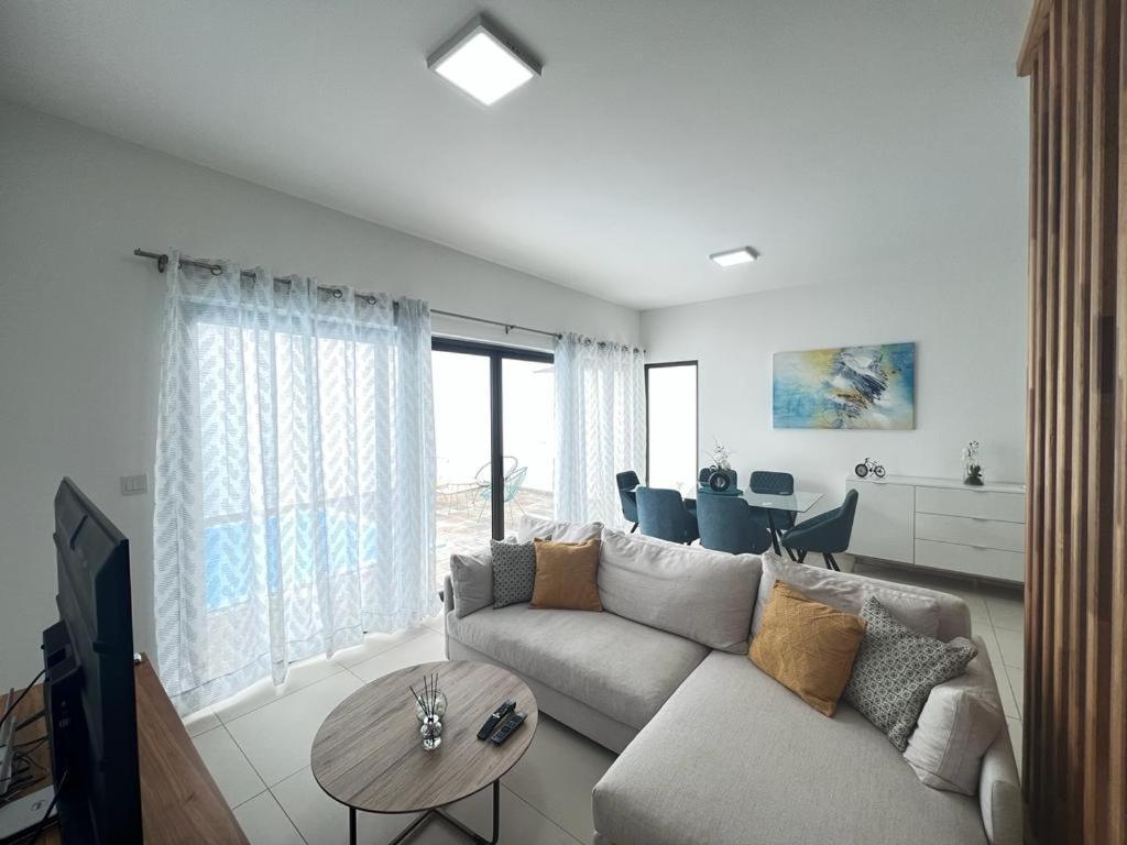 Azure 4 Bedrooms Haven Retreat: Where Tranquility Meets Turquoise Waters, Flic En Flac Mauritius Eksteriør bilde